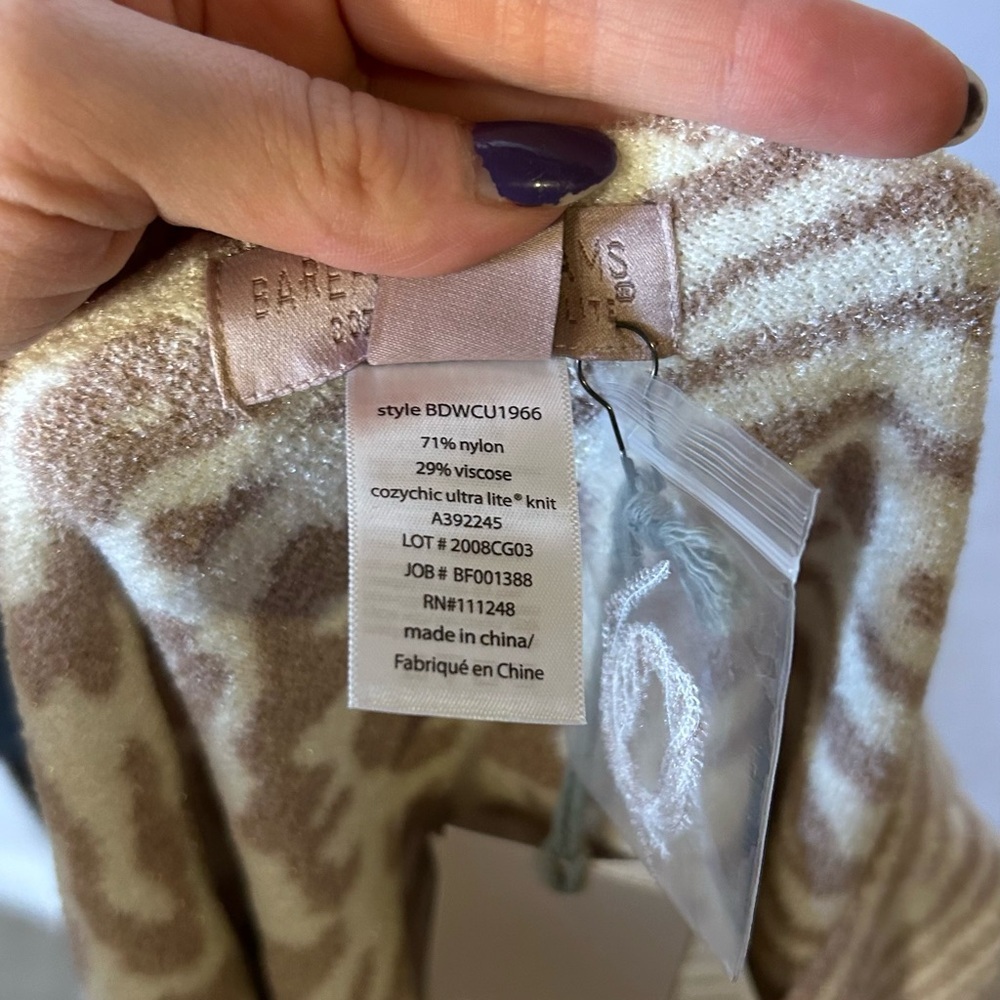 Barefoot Dreams CozyChic Ultra Lite Animal Print Poncho One Size NWT - Picture 6 of 8